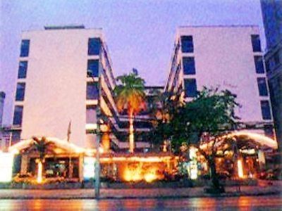 Holiday Mansion Hotel Bangkok Buitenkant foto
