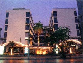 Holiday Mansion Hotel Bangkok Buitenkant foto